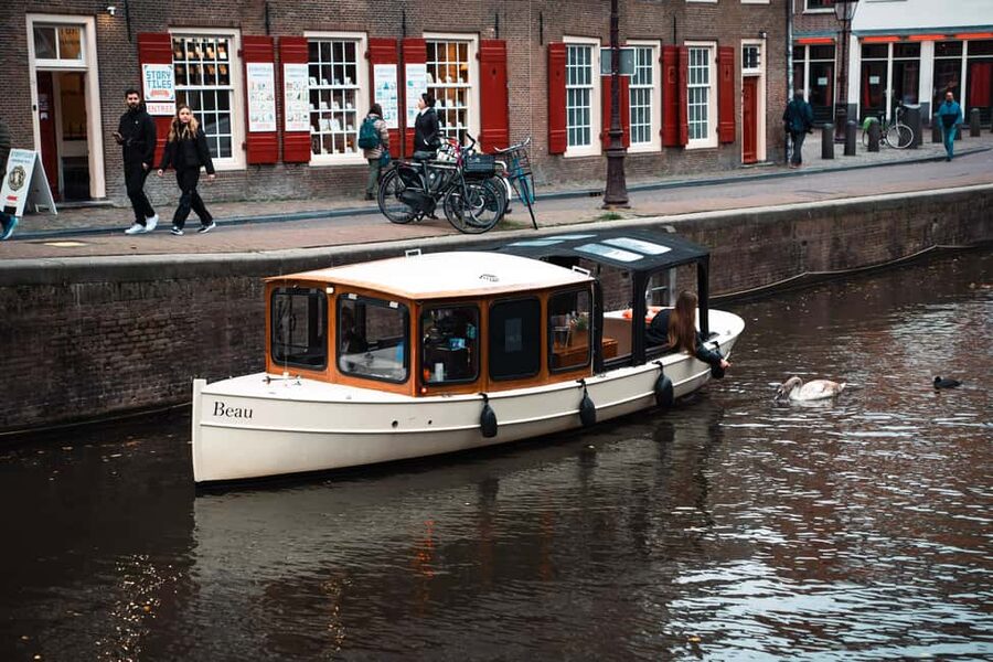 Amsterdam Canal Boat Tour with Live Guide - Booking Tips: Shared vs Private and Getting the Best Experience