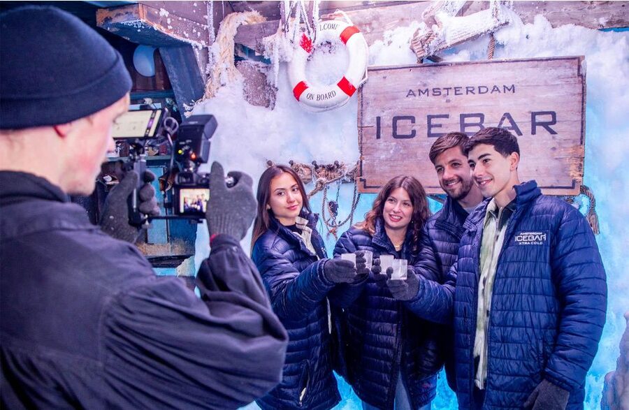 Amsterdam: Canal Cruise and Entrance to Xtracold Icebar - Dress for the Cold, Then Treat It Like a Fun Event