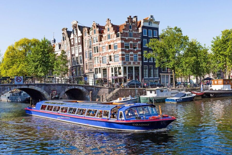 Amsterdam: Canal Cruise and Jewish Cultural Quarter Tickets - Entering the Jewish Cultural Quarter: One Ticket, Several Stops