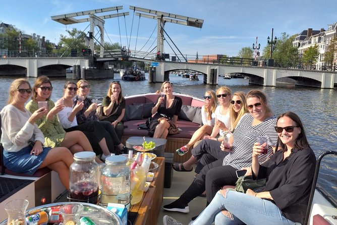 Amsterdam canal cruise in open boat – Guided tour - Why this open electric canal cruise feels worth your time