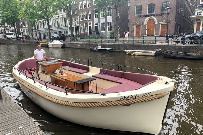 Amsterdam canal cruise in open boat – Guided tour - Who should book this canal cruise, and who might skip it