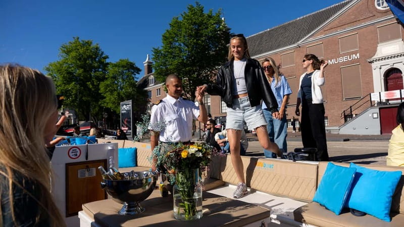 Amsterdam: Canal Cruise in Open Boat with Drink Option - A 100-hour view, in one hour: what this cruise does best