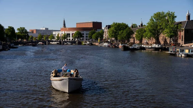 Amsterdam: Canal Cruise in Open Boat with Drink Option - The 1-hour canal route: what you’ll see and why it matters