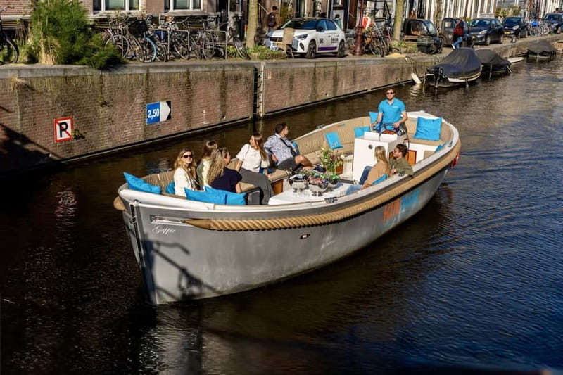 Amsterdam: Canal Cruise in Open Boat with Drink Option - Drinks, timing, and why the price feels fair