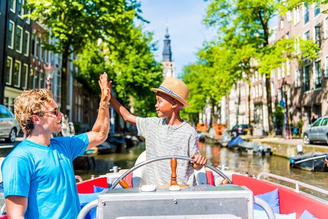 Amsterdam Canal Cruise in Open Boat with Unlimited Drinks Option - How the photo moments and canal turns actually work