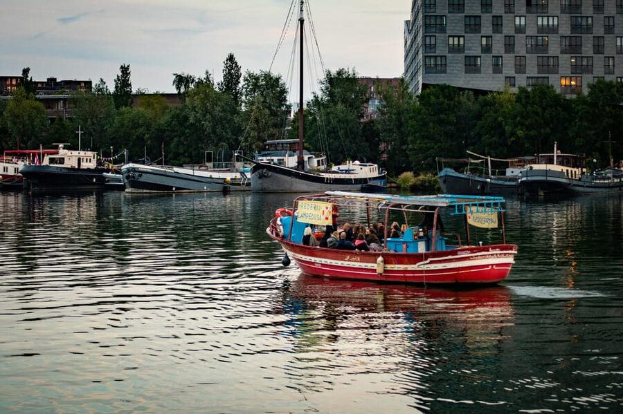 Amsterdam: Canal Cruise on a Wooden Refugee Boat - Should you book this wooden-boat refugee cruise?