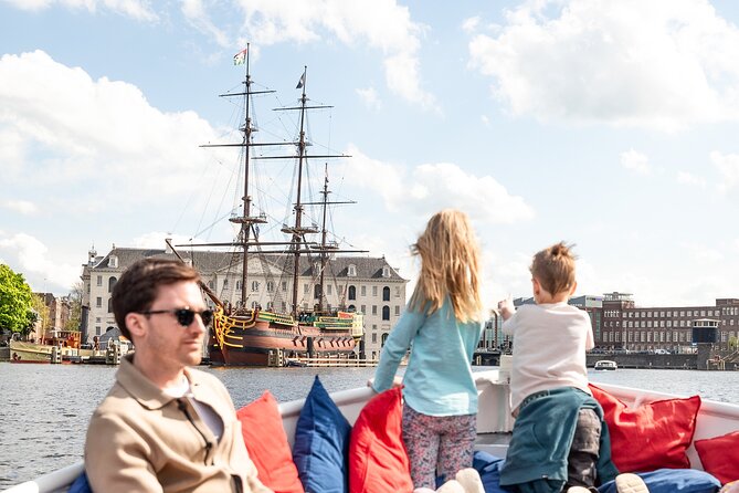 Amsterdam Canal Cruise with Live Guide and Two Drinks - Live narration that actually answers questions, with Thomas in the mix