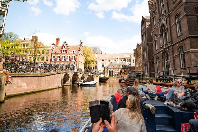Amsterdam Canal Cruise with Live Guide and Two Drinks - Two drinks included: a small upgrade that changes the vibe