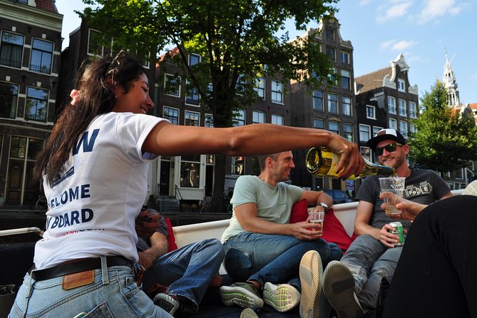 Amsterdam Canal Cruise With Live Guide and Unlimited Drinks - The electric boat setup: open-air views in good weather, heated seats in winter