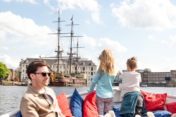 Amsterdam Canal Cruise with Live Guide - Central Station - Group size, comfort, and what “live guide” really means on a one-hour cruise