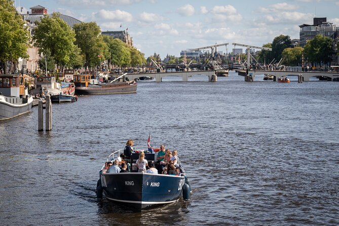 Amsterdam Canal Cruise with Live guide & Two drinks - Central St. - Photo tips: how to get the best Amsterdam water views in one hour