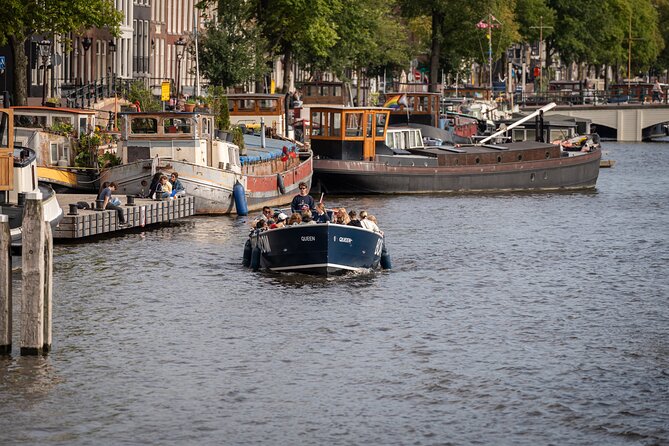 Amsterdam Canal Cruise with Live guide & Two drinks - Central St. - Value check: is $32.67 per person a good deal?