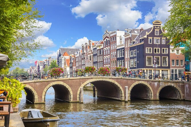 Amsterdam Center: City Walk Audio Guide in 7 Languages on Phone - Beurs van Berlage: passing an icon in the middle of your walk