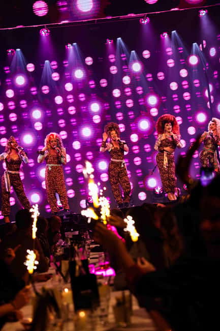 Amsterdam: "Chèri Chèri" - Biggest Drag Show in Europe Entry - Dining during the show: quick bites vs a full meal