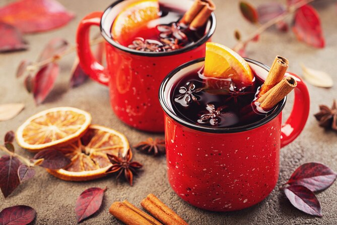 Amsterdam Christmas Walk with hot drink and Dutch treat - The guide factor: why Daniel’s style makes the whole thing click
