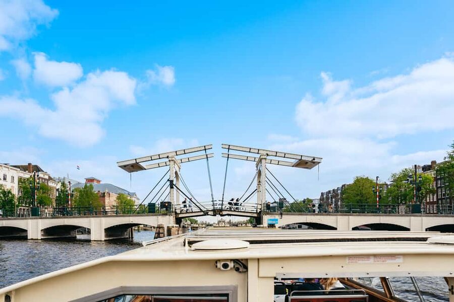 Amsterdam: City Canal Cruise and Rijksmuseum - Snack box option: a real upgrade, not a gimmick