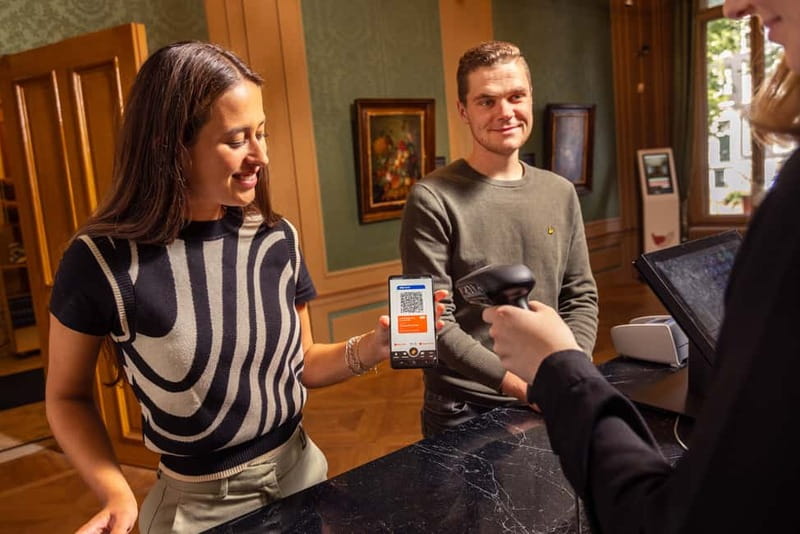 Amsterdam: City Card with Free Entrance & Public Transport - Using the card at museums and attractions without surprises