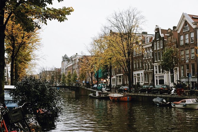 Amsterdam City Center & History - Exclusive Guided Walking Tour - Canal-Girded Corners: Huis Aan De Drie Grachten and Begijnhof Peace