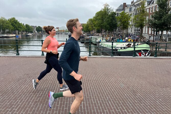Amsterdam city center run tour - Rijksmuseum: starting with a giant landmark and an orientation boost