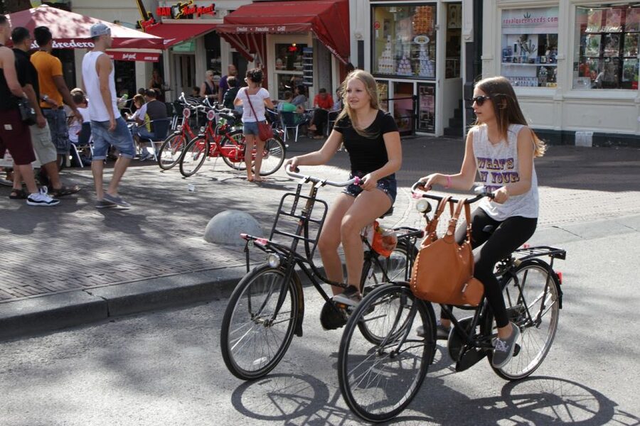 Amsterdam: City Highlights Bike tour - Meet at Beursplein, Then Get a City Bike That Fits