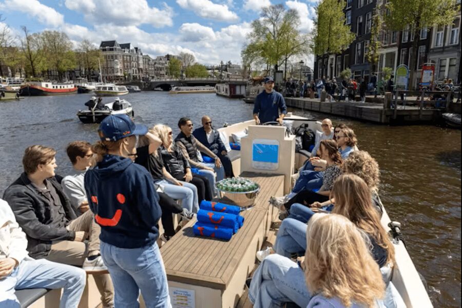 Amsterdam: City Highlights Small Boat Canal Cruise with host - Red Light District by boat, Oude Kerk, and the city’s oldest canal stories