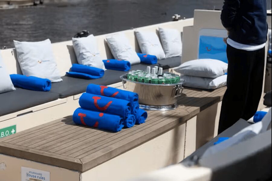 Amsterdam: City Highlights Small Boat Canal Cruise with host - Giethoorn on the route: why this stop feels like a story break
