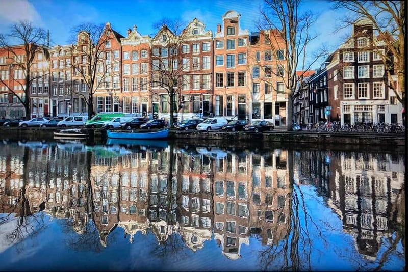 Amsterdam: City Tour in German - Dutch everyday life, from past habits to modern rhythms