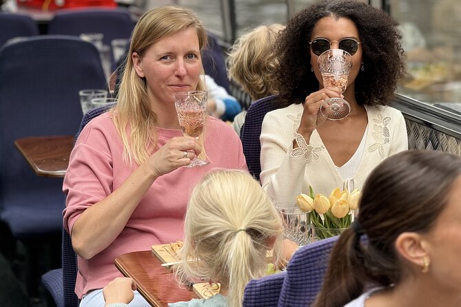 Amsterdam Classic Canal Cruise with Live Guide and Open Bar - Key things I’d bet on before you book