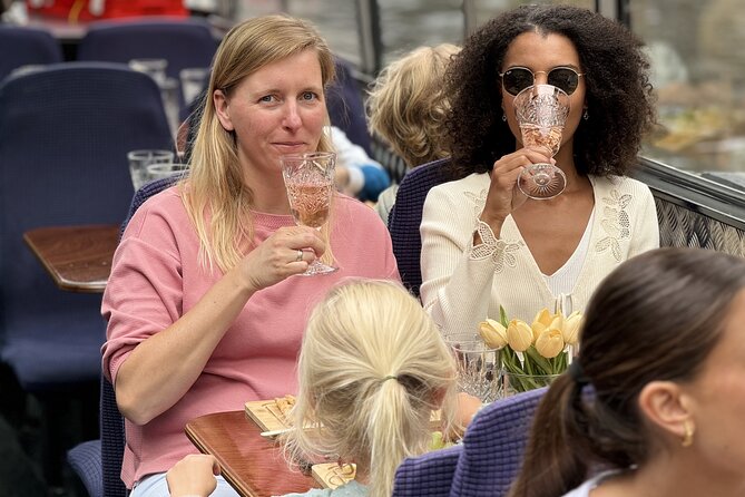 Amsterdam Classic Canal Cruise with Live Guide and Two Drinks - Why This 1-Hour Canal Cruise Is a Smart Way to Get Your Bearings