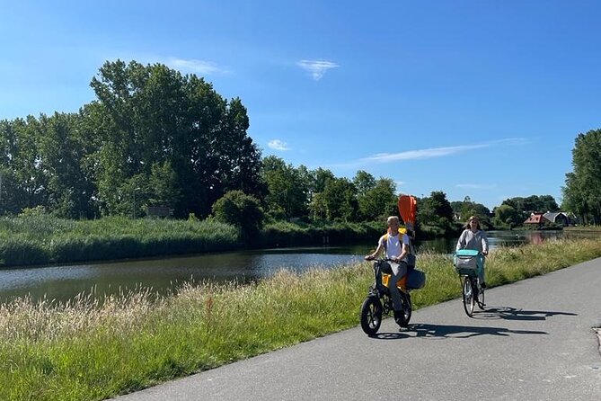 Amsterdam Countryside Bike and Kayak Tour - The cycling portion: flat routes, bike infrastructure, and real breaks