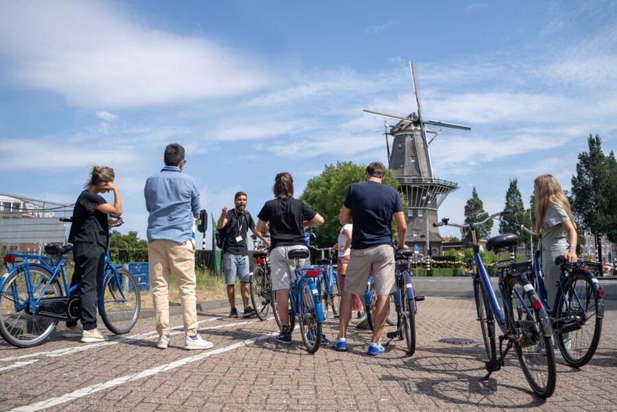 Amsterdam: Countryside Bike Tour - Buiksloterweg and the return to Nieuwezijds Voorburgwal