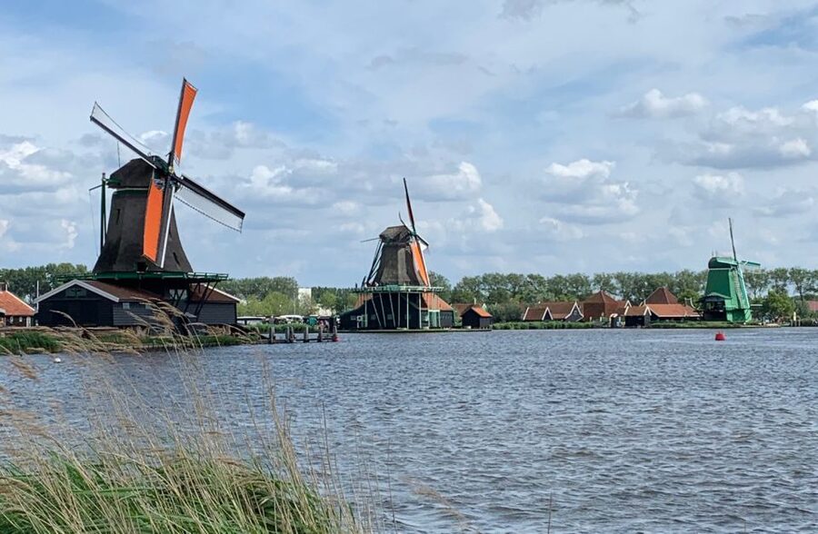 Amsterdam: Countryside Bike Tour and Zaanse Schans Windmills - Zaanse Schans Time: Windmills, Clogs, and Gouda Without the Rush