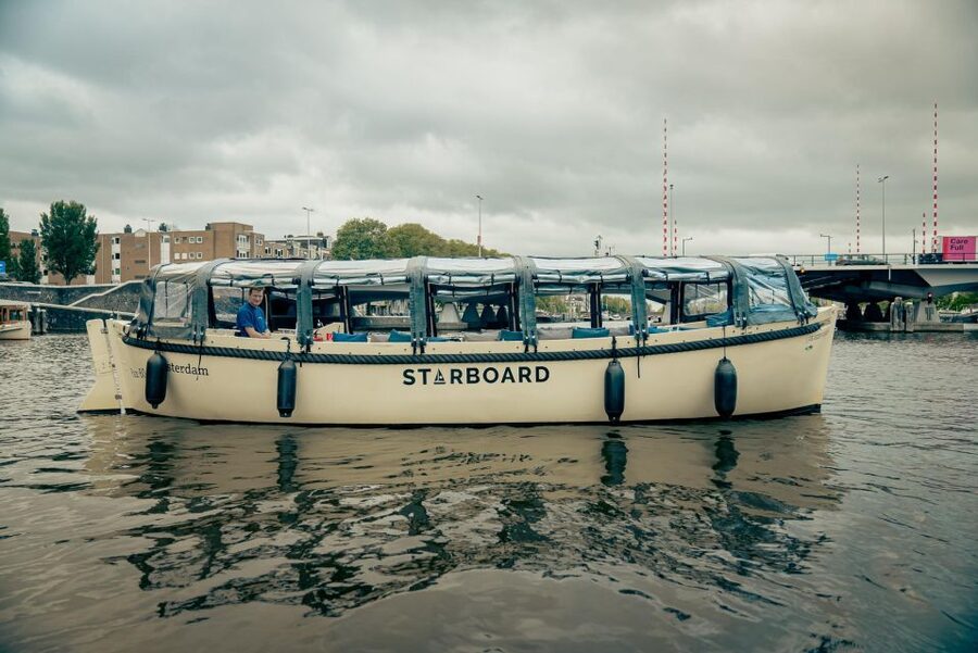 Amsterdam: Covered Canal Booze Cruise with Unlimited Drinks - Hosts and Skippers: Why Conversation Matters More Than You Think
