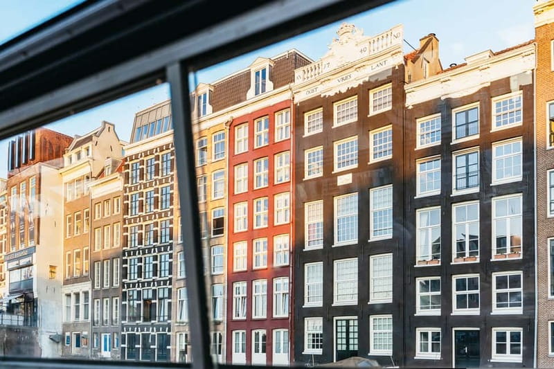 Amsterdam: Cozy Cheese & Wine Cruise Tasting Experience - Cheese and drinks plan: what $39 buys you