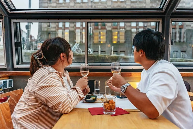 Amsterdam: Cozy Cheese & Wine Cruise Tasting Experience - From Prinsengracht to Grachtengordel: canal belt views at night