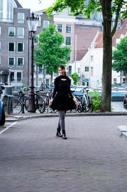 Amsterdam: Customizable Photography Tour with 9-10 Photos - Finding Fadi by Waterlooplein Tram Stop, then picking your photo plan