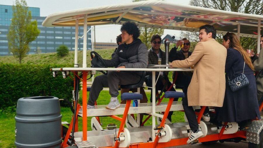 Amsterdam: Dutch Beer Bike Blast Tour with Onboard Bar - Why a beer bike works so well in Amsterdam