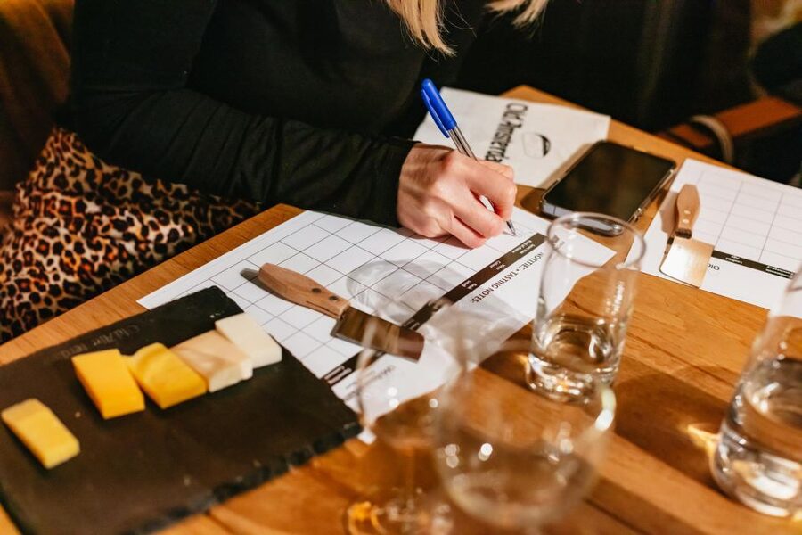Amsterdam: Dutch Cheese Tasting Experience with Wine - The 45-minute rhythm: five Gouda tastings plus wine