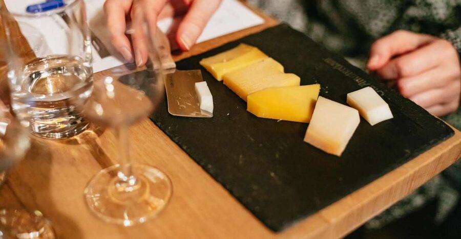 Amsterdam: Dutch Cheese Tasting Experience with Wine - Wine pairing that actually follows the cheese