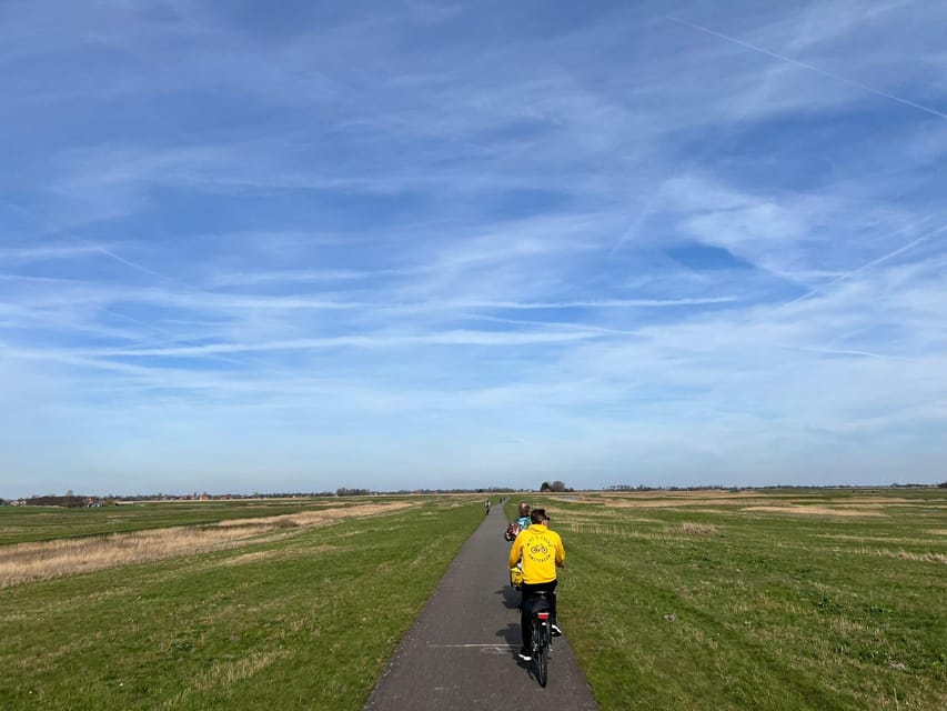 Amsterdam: Dutch Countryside E-Bike with Cheese & Clogs - Broek in Waterland and Monnickendam: Two Small Towns, One Calm Rhythm