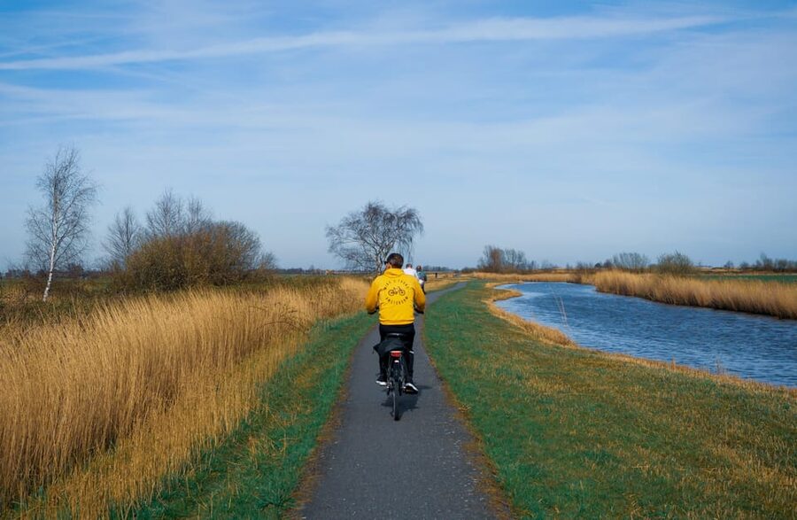 Amsterdam: Dutch Countryside E-Bike with Cheese & Clogs - E-bike Comfort and Practical Tips for a Smooth Ride