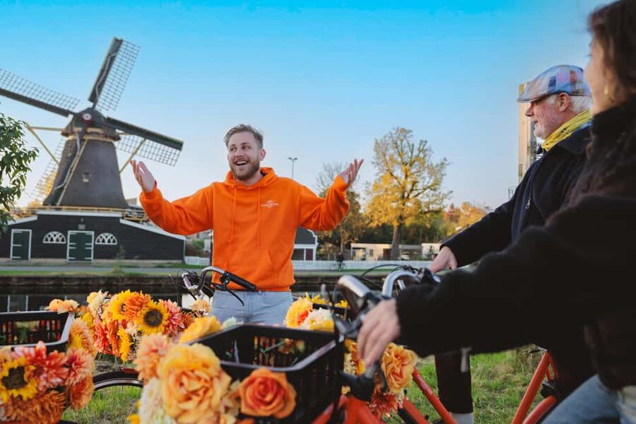 Amsterdam: E-Bike, Cheese, Windmill & Countryside Tour - Nieuwendammerdijk dike riding: Dutch water control, up close