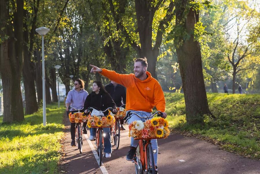 Amsterdam: E-Bike, Cheese, Windmill & Countryside Tour - The working farm visit: animals first, then the food