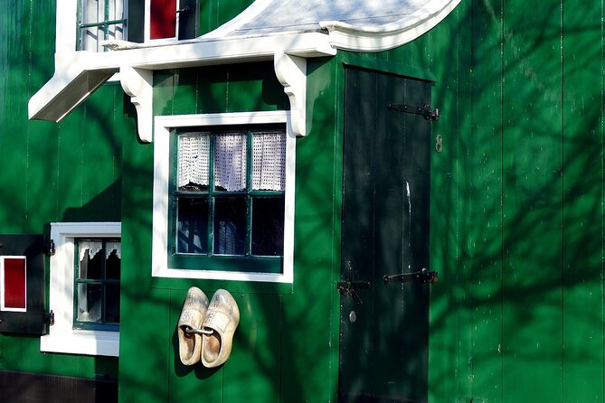 Amsterdam E Bike Tour to the Windmills of Zaanse Schans - How the bikes, helmets, and weather gear shape the ride