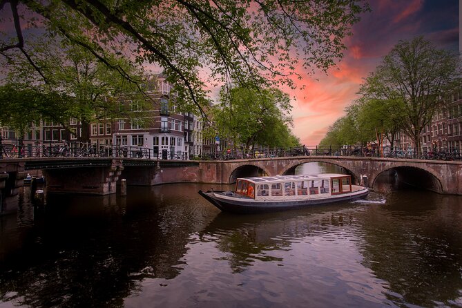 Amsterdam Evening Canal Cruise with Live Guide and Onboard Bar - Where you meet the boat: departure points and finding your crew fast