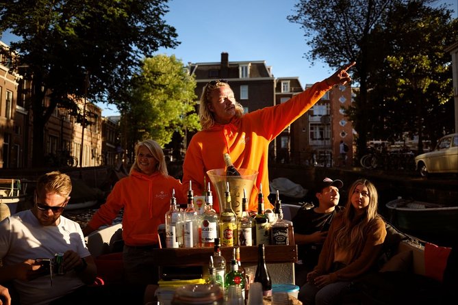 Amsterdam Evening Canal Cruise with Live Guide and Onboard Bar - Onboard comfort: sound, crowds, and why you should plan for cold water