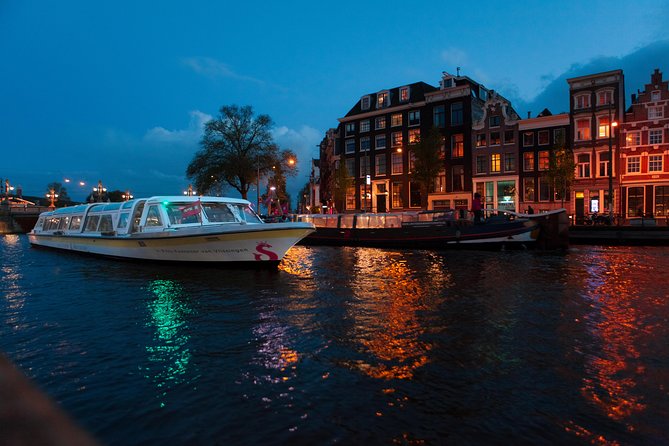 Amsterdam Evening Cocktail Cruise with snacks - Damrak departures and what the night cruise is really like