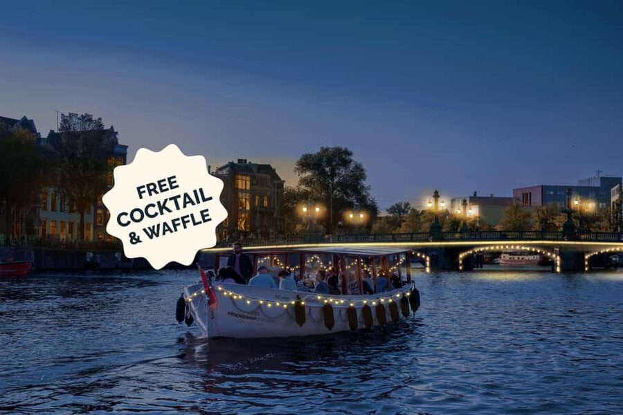 Amsterdam: Evening Lights Cruise incl. Cocktail & Waffle - Heated salon boat, big windows, and how to dress