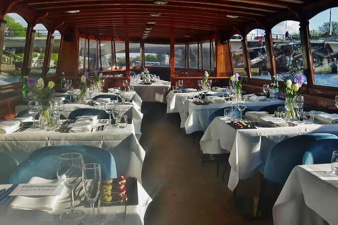 Amsterdam: Exclusive Dinner Canal Cruise - A 2.5 hour Amsterdam dinner cruise that feels like a restaurant