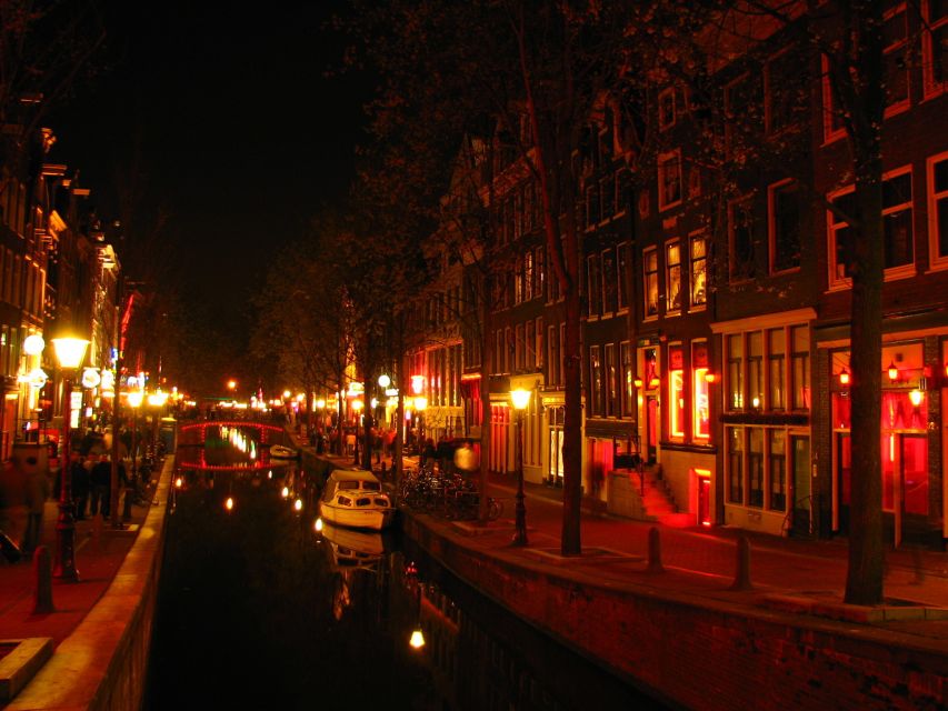 Amsterdam: Exclusive Red Light District Tour and Drink - Royal Palace Area, Dam Square Energy, and the Canal-Belt View